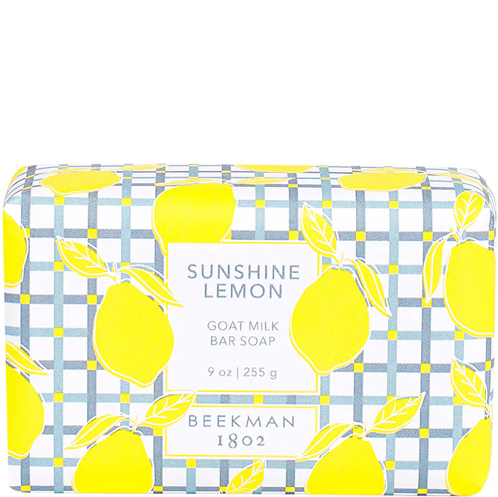 Soap bar in a decorative tin with lemon design and 'Beeckman 1802' branding.